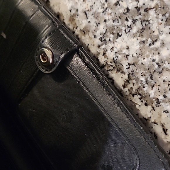 Kate spade New York Black Leather Wallet. - Picture 6 of 13